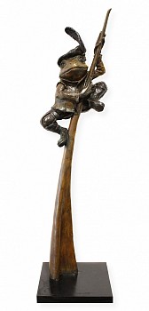 franco the tree frog bronze of